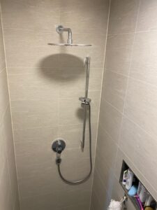 Moderne Dusche professionell installiert – ITB Sanitär