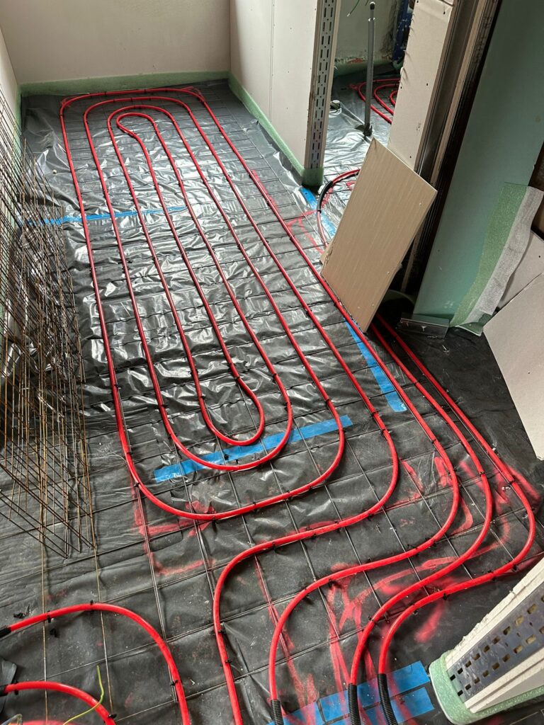 Fußbodenheizung installiert für effiziente Heizungswärme – ITB Heizung