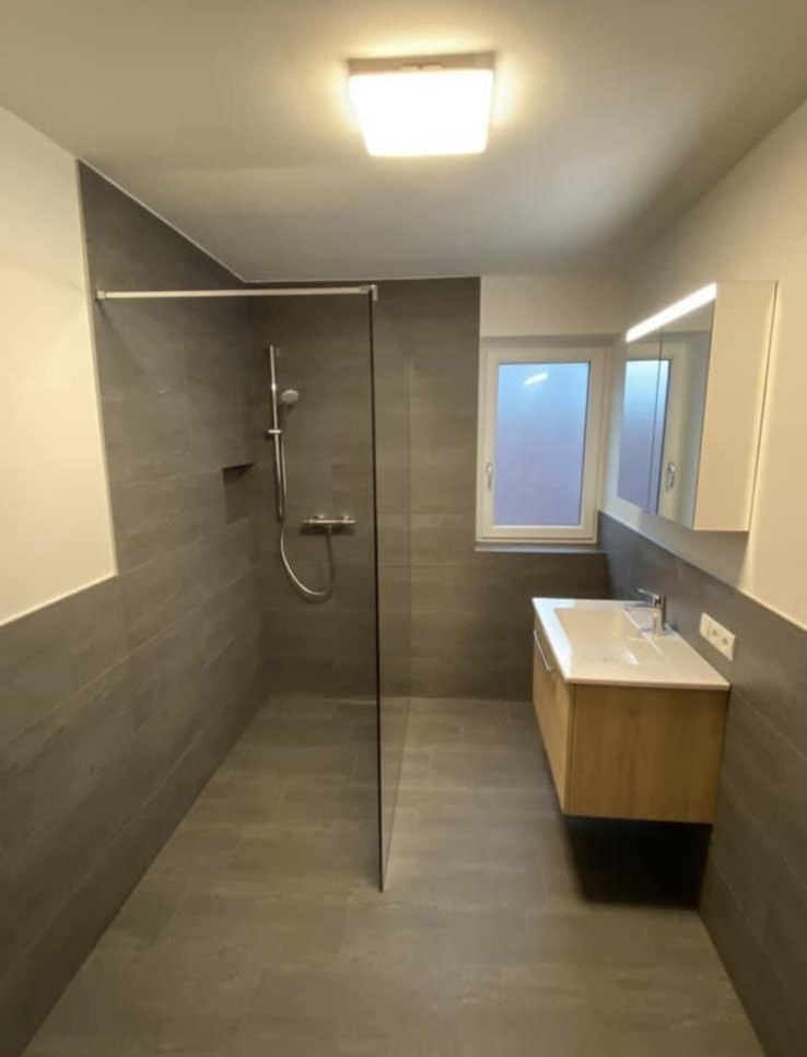 Moderne Dusche mit hochwertiger Sanitärtechnik installiert von ITB